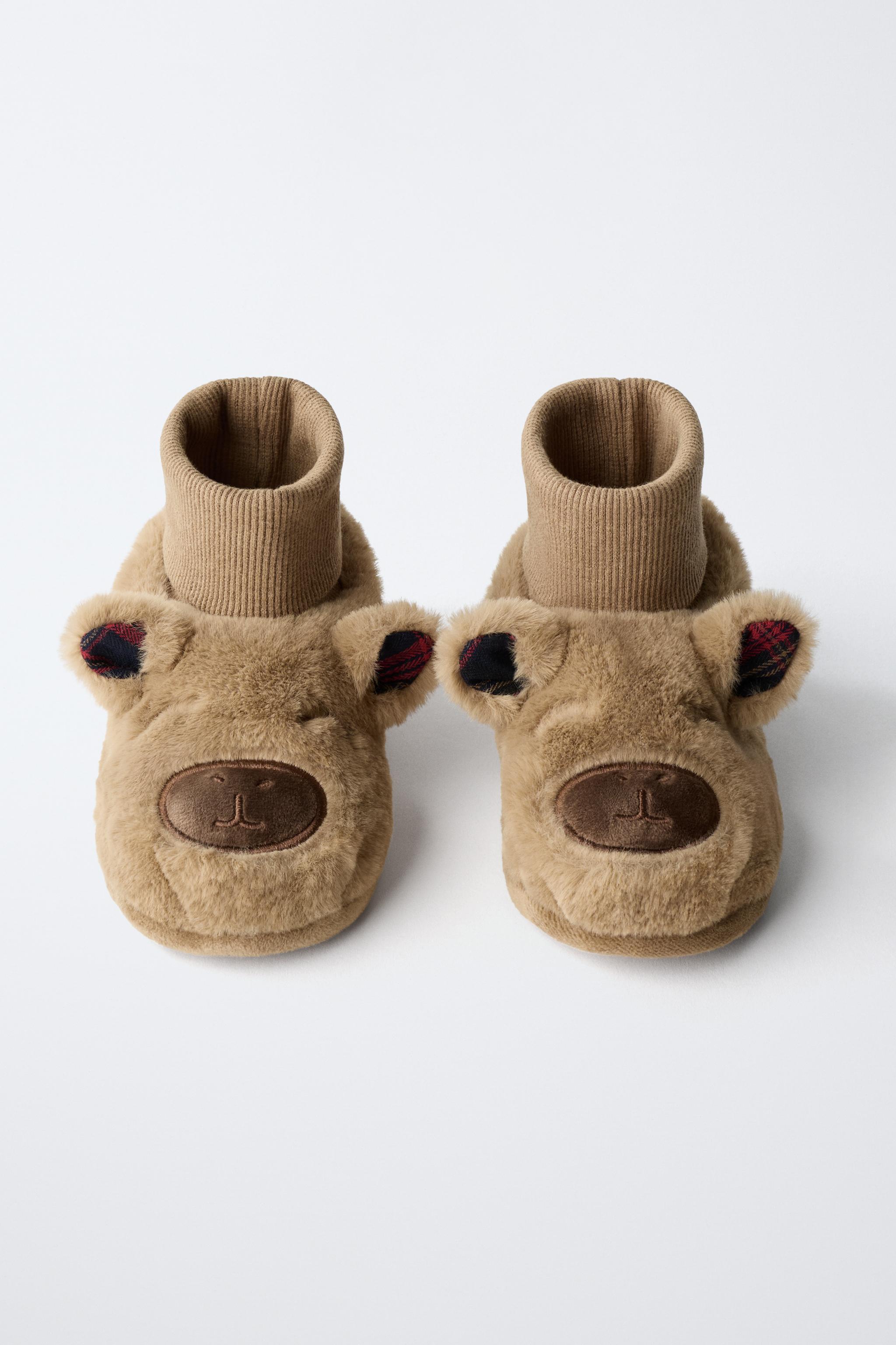 CAPYBARA SLIPPER SOCKS